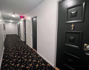 1301 N Harrison Street - Photo Thumbnail 2