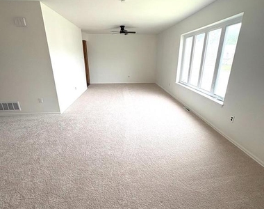 11 Sheldrake Road - Photo Thumbnail 6