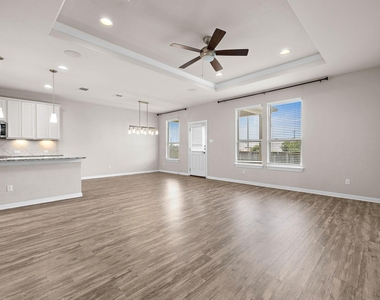 83 Prospector Ln - Photo Thumbnail 3