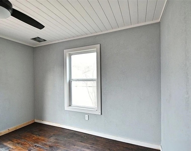 2902 Katy St - Photo Thumbnail 7