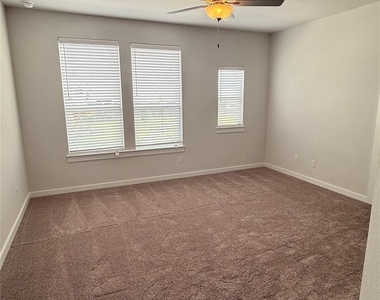 83 Hereford Loop - Photo Thumbnail 6