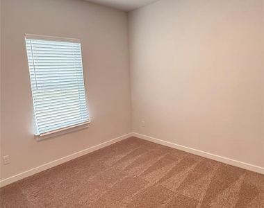 83 Hereford Loop - Photo Thumbnail 16