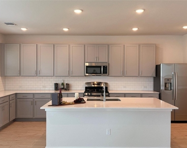 83 Hereford Loop - Photo Thumbnail 1