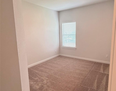 83 Hereford Loop - Photo Thumbnail 20