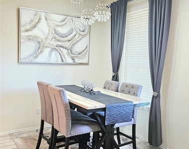 242 Zuma Dr - Photo Thumbnail 4