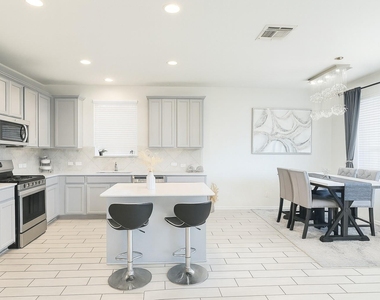 242 Zuma Dr - Photo Thumbnail 5