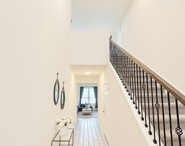 242 Zuma Dr - Photo Thumbnail 2