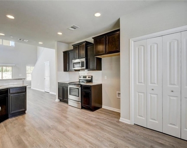 516 E Slaughter Ln - Photo Thumbnail 4