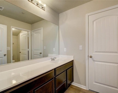 516 E Slaughter Ln - Photo Thumbnail 13