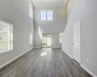 516 E Slaughter Ln - Photo Thumbnail 2