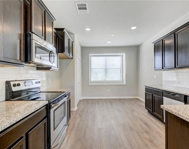 516 E Slaughter Ln - Photo Thumbnail 5