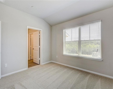 516 E Slaughter Ln - Photo Thumbnail 12