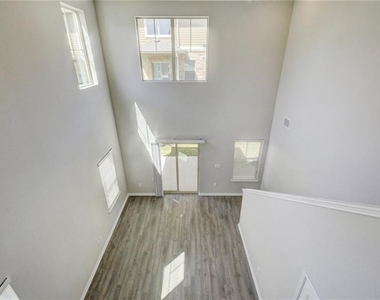 516 E Slaughter Ln - Photo Thumbnail 8