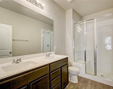 516 E Slaughter Ln - Photo Thumbnail 7
