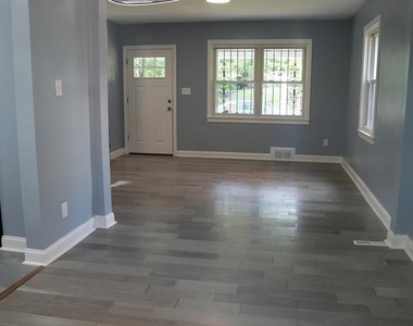 4623 Jay Street Ne - Photo Thumbnail 3