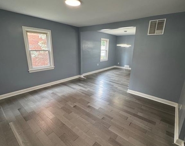 4623 Jay Street Ne - Photo Thumbnail 2