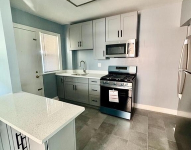 4623 Jay Street Ne - Photo Thumbnail 9