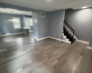 4623 Jay Street Ne - Photo Thumbnail 12