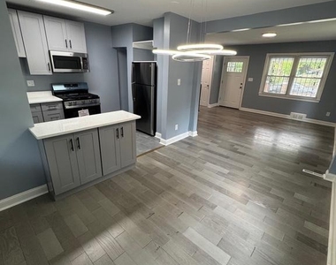 4623 Jay Street Ne - Photo Thumbnail 5