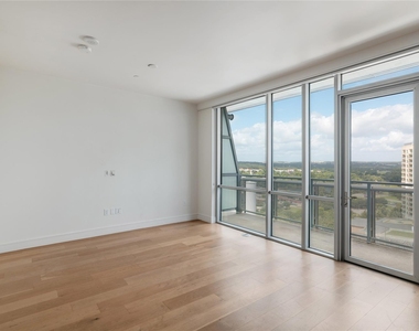 222 West Ave - Photo Thumbnail 2