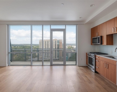222 West Ave - Photo Thumbnail 1