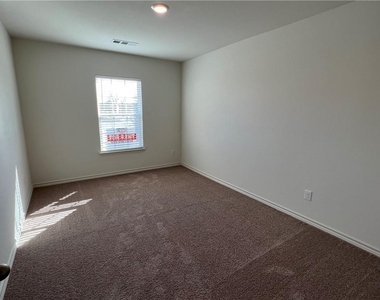 364 Crescent Park Dr - Photo Thumbnail 13