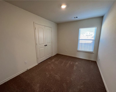 364 Crescent Park Dr - Photo Thumbnail 19