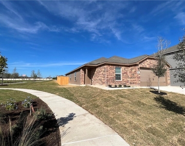 364 Crescent Park Dr - Photo Thumbnail 2