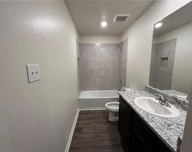 364 Crescent Park Dr - Photo Thumbnail 20