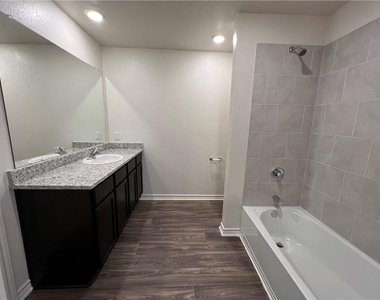 364 Crescent Park Dr - Photo Thumbnail 17
