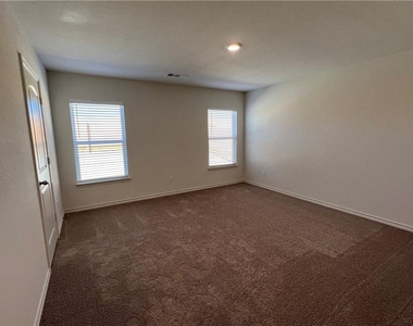 364 Crescent Park Dr - Photo Thumbnail 16