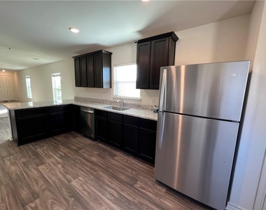 364 Crescent Park Dr - Photo Thumbnail 11