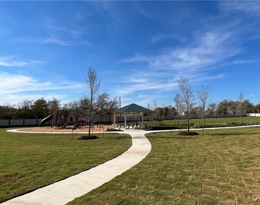 364 Crescent Park Dr - Photo Thumbnail 3