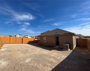 364 Crescent Park Dr - Photo Thumbnail 24