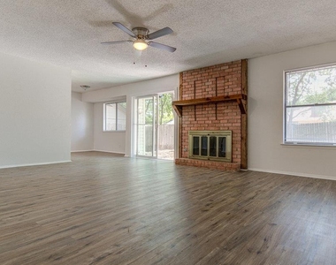 10105 Woodland Village Dr - Photo Thumbnail 16