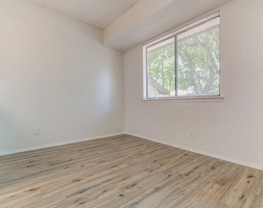 10105 Woodland Village Dr - Photo Thumbnail 13