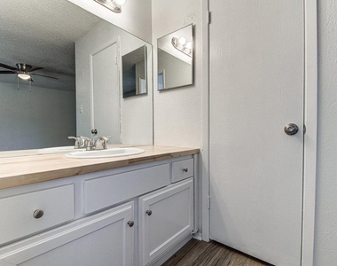 10105 Woodland Village Dr - Photo Thumbnail 2