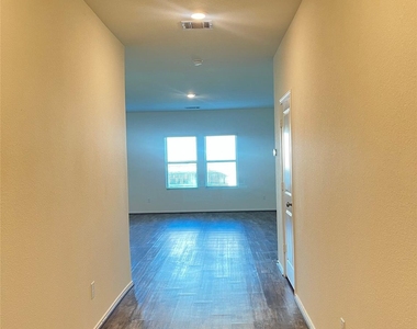 112 High Hill Cv - Photo Thumbnail 1