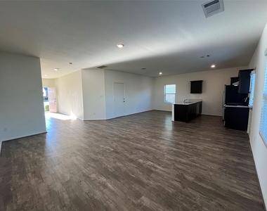 112 High Hill Cv - Photo Thumbnail 3