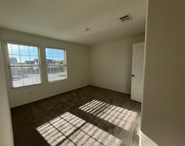 112 High Hill Cv - Photo Thumbnail 13