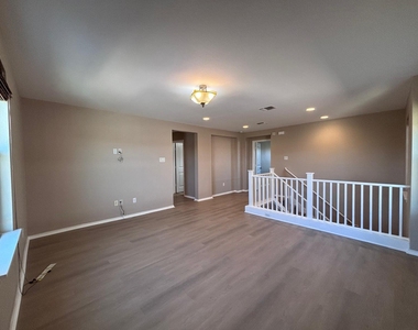 1405 Berlin Ln - Photo Thumbnail 15