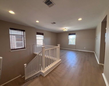 1405 Berlin Ln - Photo Thumbnail 13