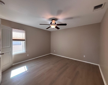 1405 Berlin Ln - Photo Thumbnail 19