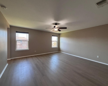 1405 Berlin Ln - Photo Thumbnail 9