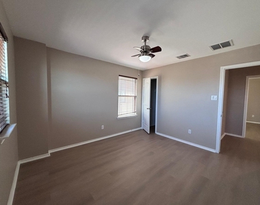 1405 Berlin Ln - Photo Thumbnail 25