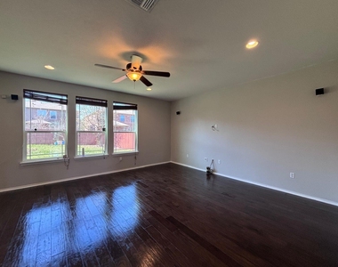 1405 Berlin Ln - Photo Thumbnail 7