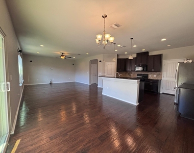 1405 Berlin Ln - Photo Thumbnail 8