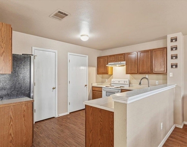 12705 Saint Mary Dr - Photo Thumbnail 9