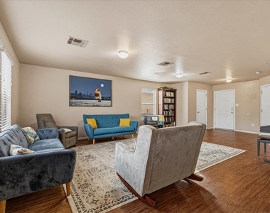 12705 Saint Mary Dr - Photo Thumbnail 6