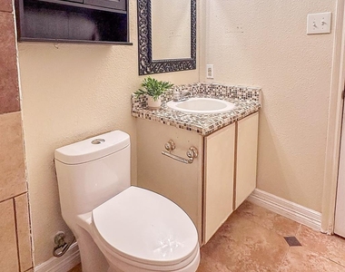 2909 Donnell Dr - Photo Thumbnail 8